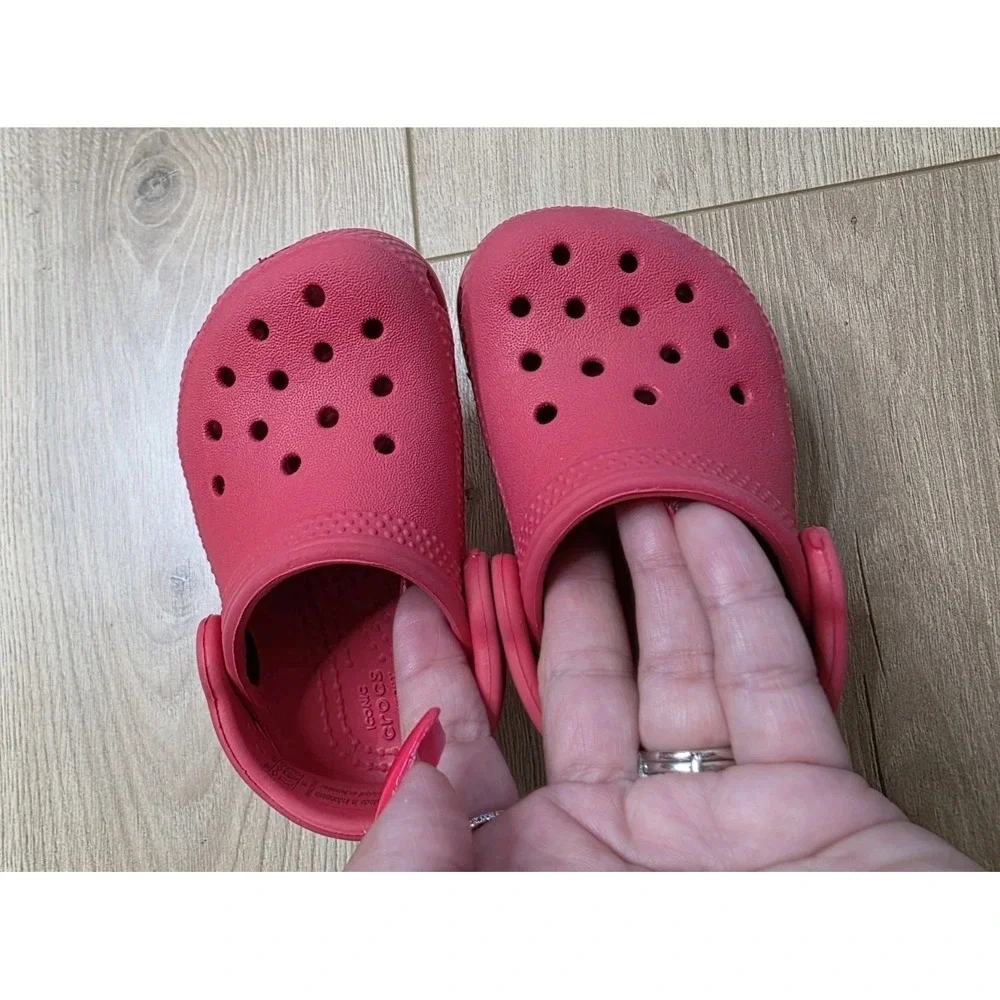 Crocs Classic Clogs Toddler size 5c Red Iconic Comfort